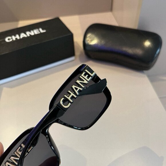 CHANEL Women\'s Black Square Sunglasses